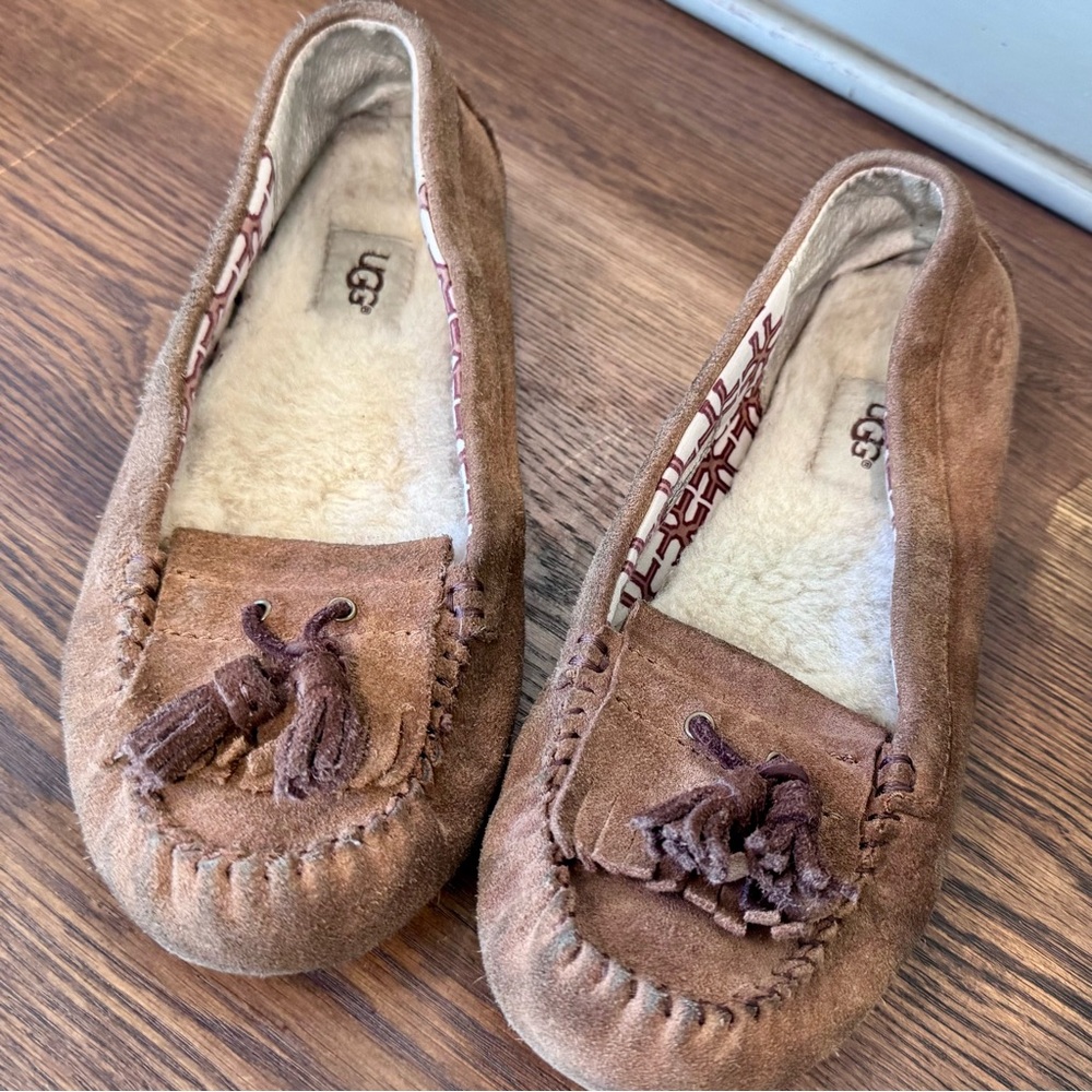 UGG Tan Suede Tassele Moccasin Slipper with White Fleece Lining